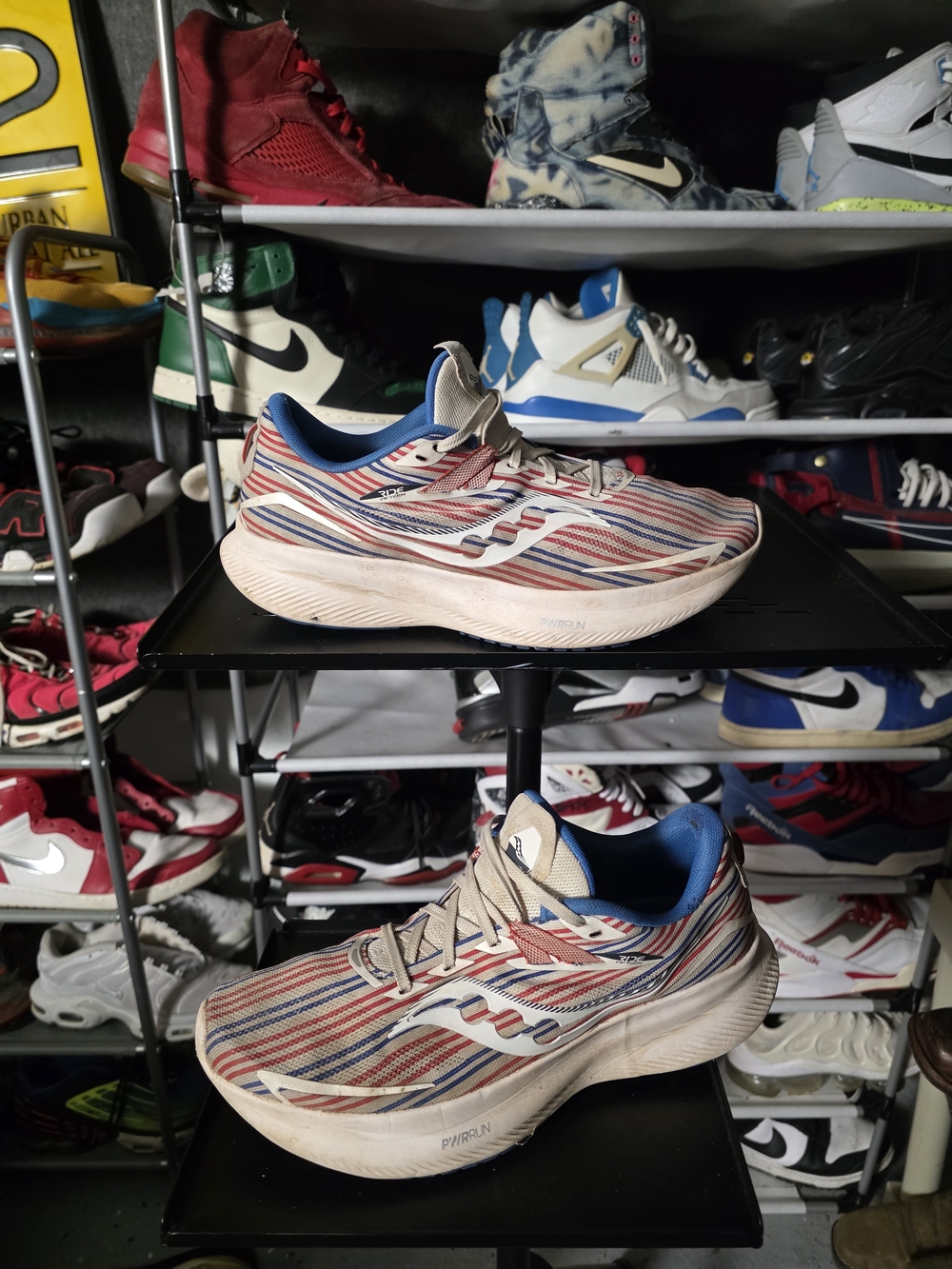 🔥 Saucony Men's Size 9 Blue/Red Striped Running Shoes
